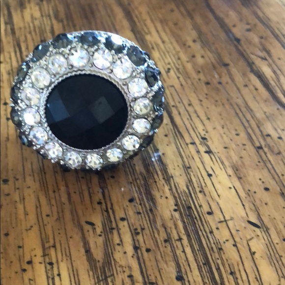 Black stone stretch ring - Picture 1 of 3